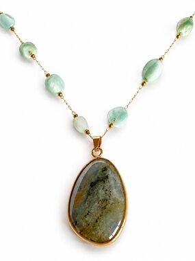 Genuine Green Agate Balance Gold Plated Healing Crystal Pendant Necklace

Elegan